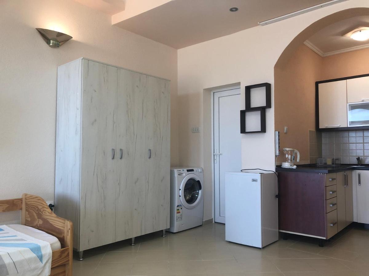 Jasmine Apartment *